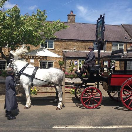 Horse & Groom Inn Milcombe Exterior photo