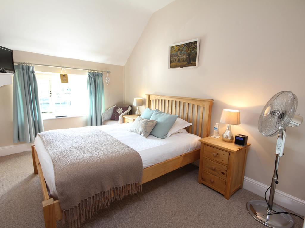 Horse & Groom Inn Milcombe Room photo