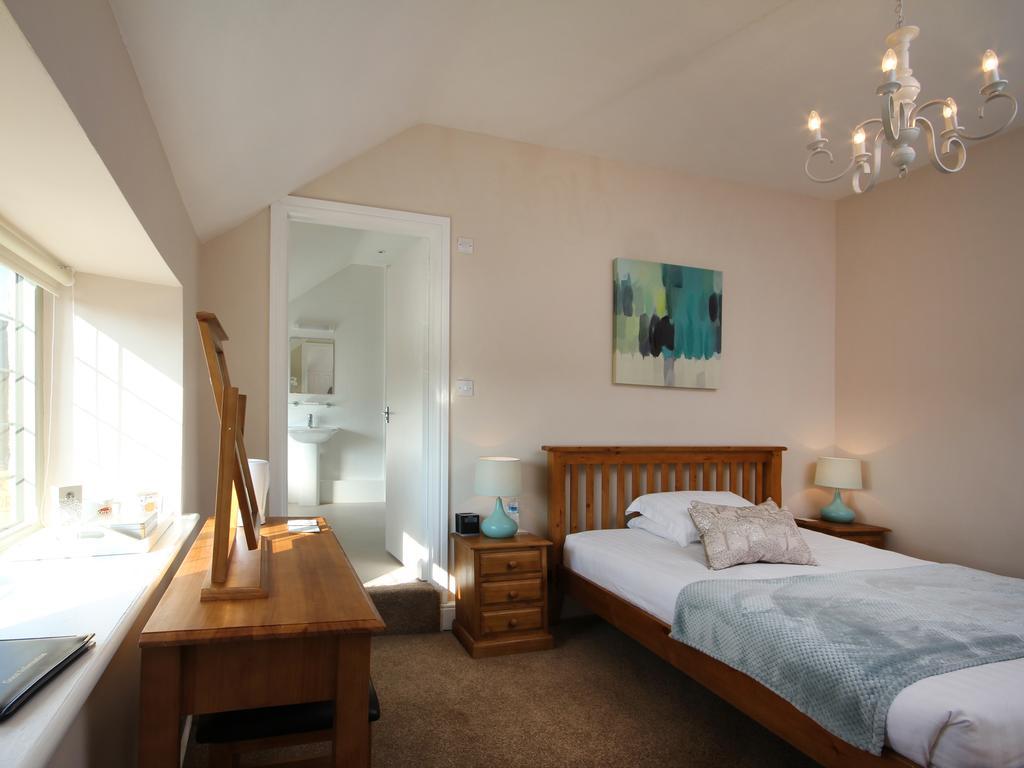 Horse & Groom Inn Milcombe Room photo